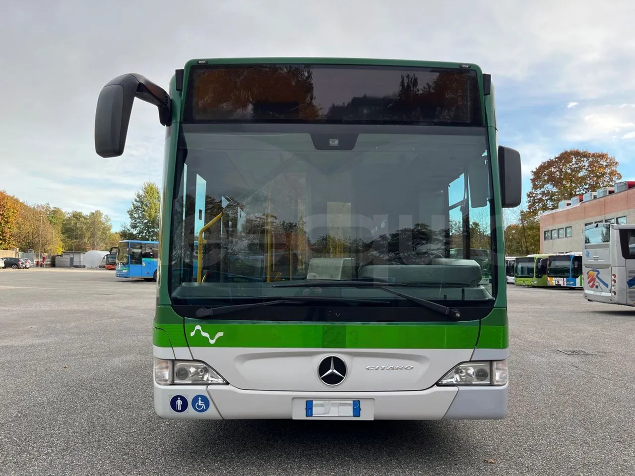 Mercedes-Benz O 530 - Városi busz: 2 kép. Mercedes-Benz O 530 - Városi busz: 2 kép.