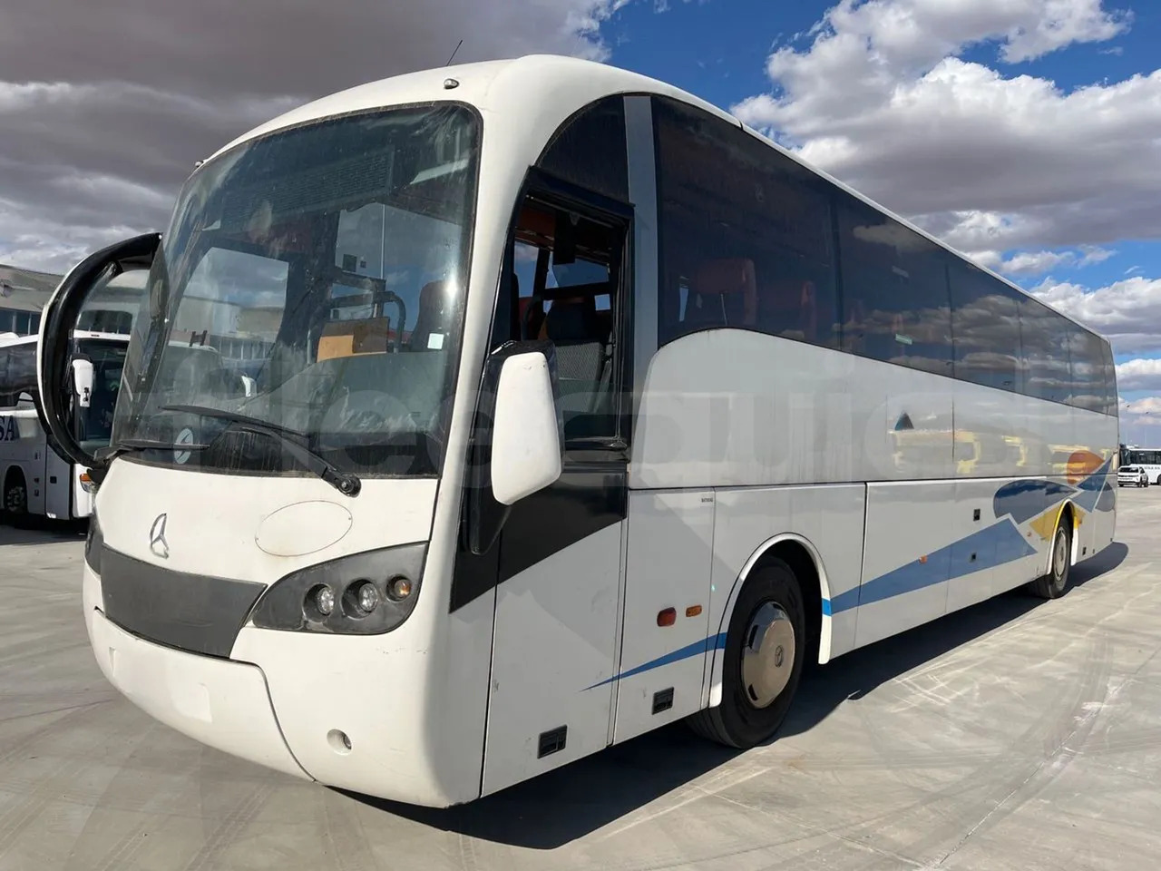 Mercedes-Benz OC 500 RF - Távolsági busz: 4 kép. Mercedes-Benz OC 500 RF - Távolsági busz: 4 kép.