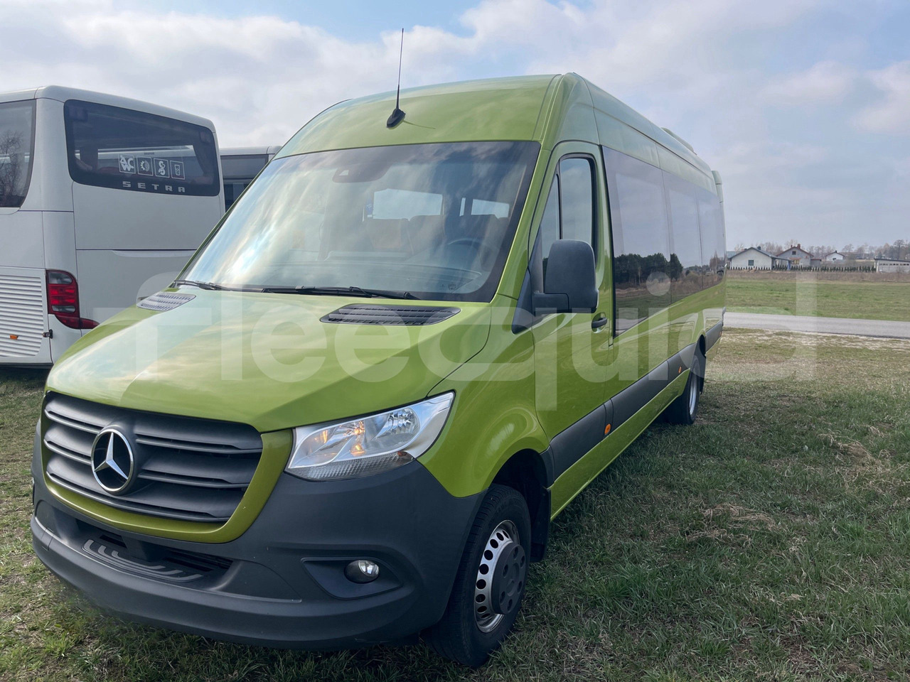 Mercedes-Benz Sprinter - Távolsági busz: 4 kép. Mercedes-Benz Sprinter - Távolsági busz: 4 kép.