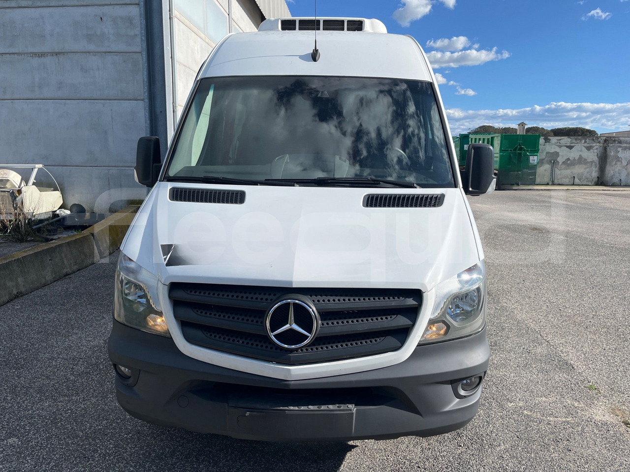 Mercedes-Benz Sprinter - Minibusz, Kisbusz: 2 kép. Mercedes-Benz Sprinter - Minibusz, Kisbusz: 2 kép.