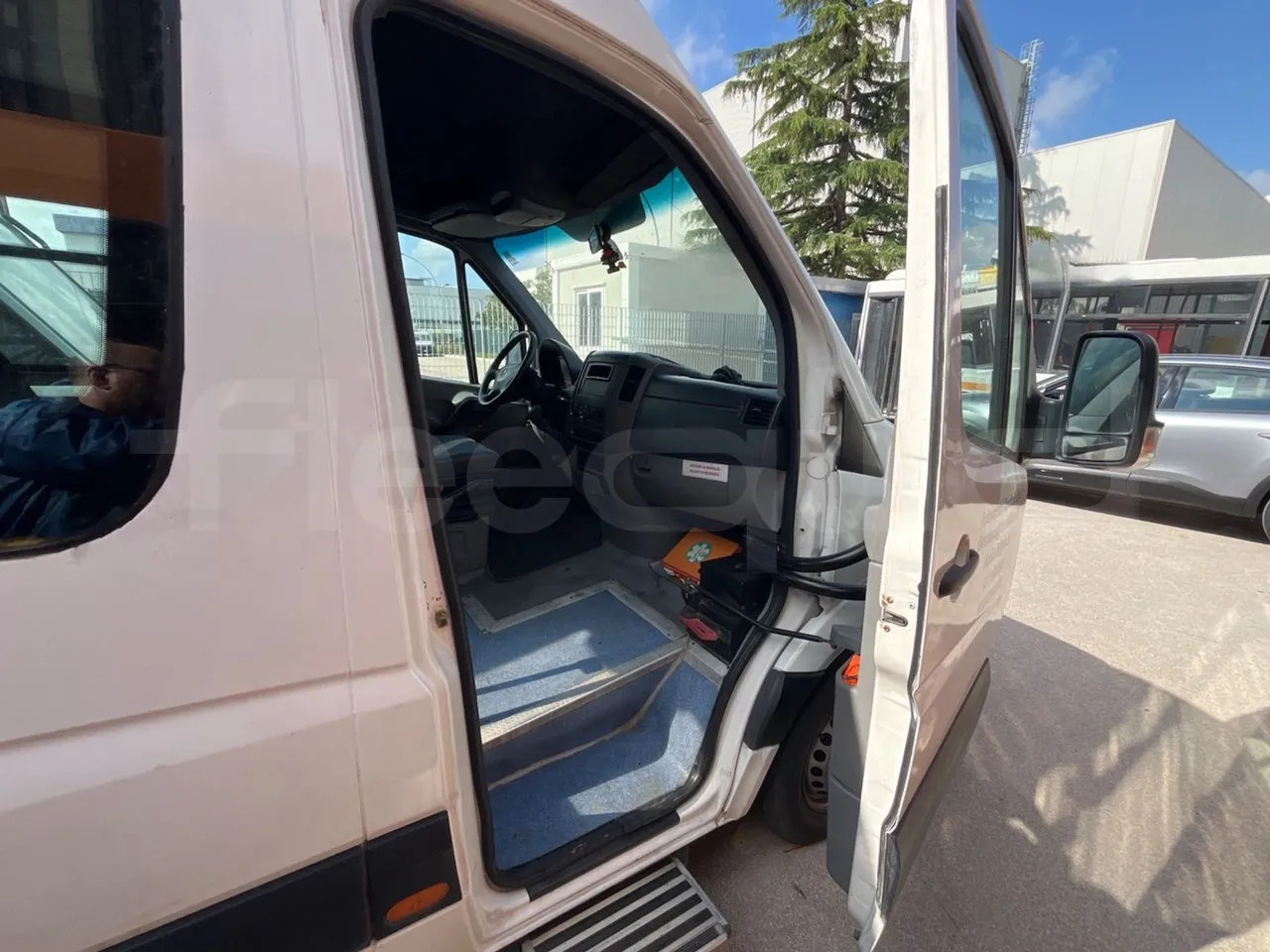 Minibusz, Kisbusz Mercedes-Benz Sprinter: 12 kép.