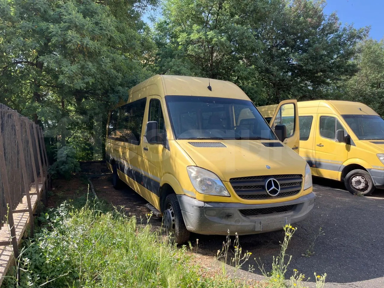 Mercedes-Benz Sprinter - Iskolabusz: 1 kép. Mercedes-Benz Sprinter - Iskolabusz: 1 kép.