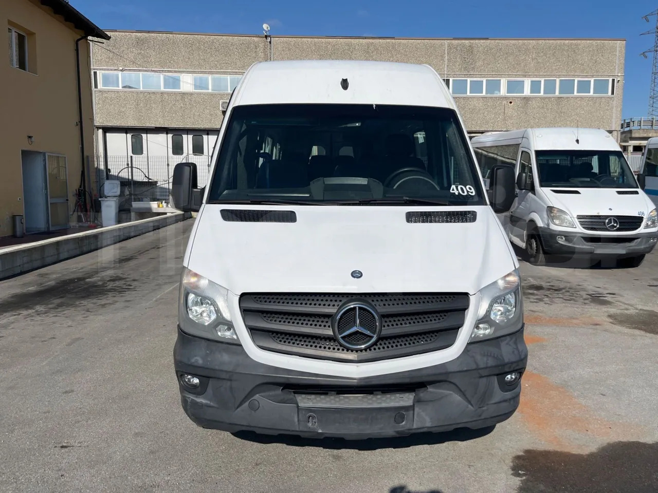 Mercedes-Benz Sprinter - Minibusz, Kisbusz: 2 kép. Mercedes-Benz Sprinter - Minibusz, Kisbusz: 2 kép.
