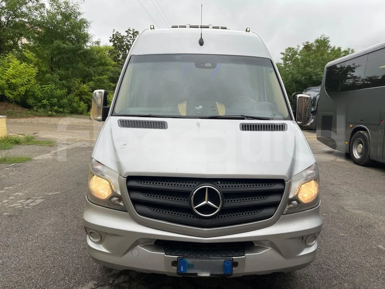 Mercedes-Benz Sprinter - Minibusz, Kisbusz: 2 kép. Mercedes-Benz Sprinter - Minibusz, Kisbusz: 2 kép.