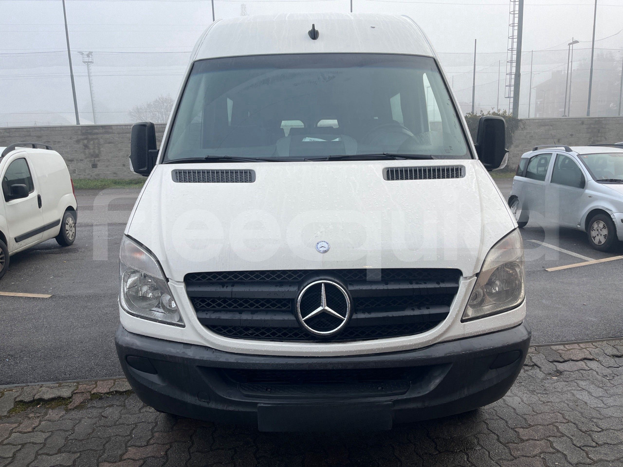 Mercedes-Benz Sprinter - Minibusz, Kisbusz: 2 kép. Mercedes-Benz Sprinter - Minibusz, Kisbusz: 2 kép.