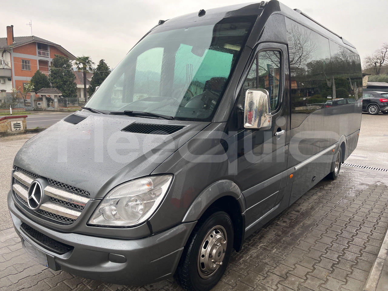 Mercedes-Benz Sprinter - Minibusz, Kisbusz: 4 kép. Mercedes-Benz Sprinter - Minibusz, Kisbusz: 4 kép.