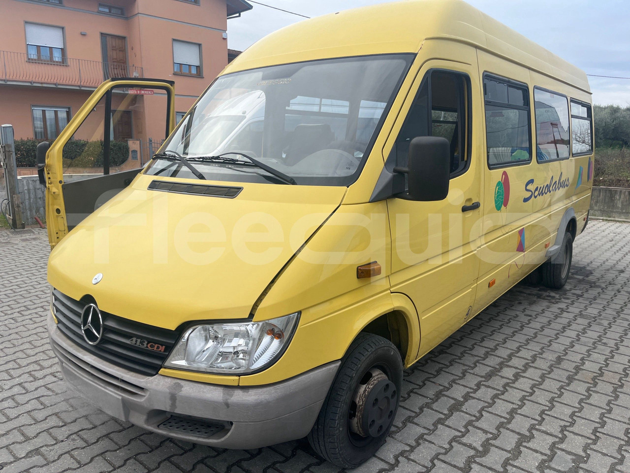 Mercedes-Benz Sprinter - Iskolabusz: 4 kép. Mercedes-Benz Sprinter - Iskolabusz: 4 kép.