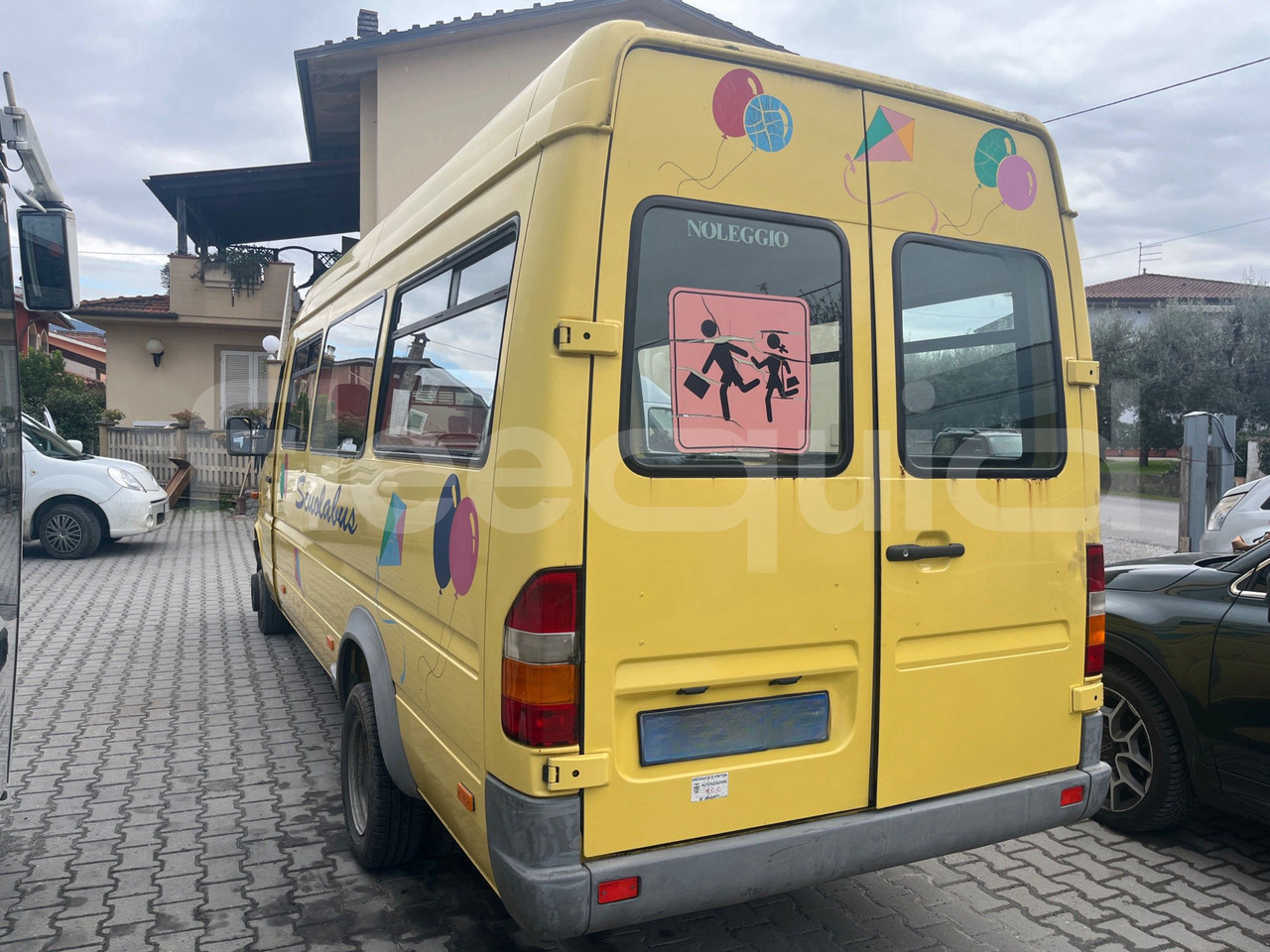 Iskolabusz Mercedes-Benz Sprinter: 7 kép.