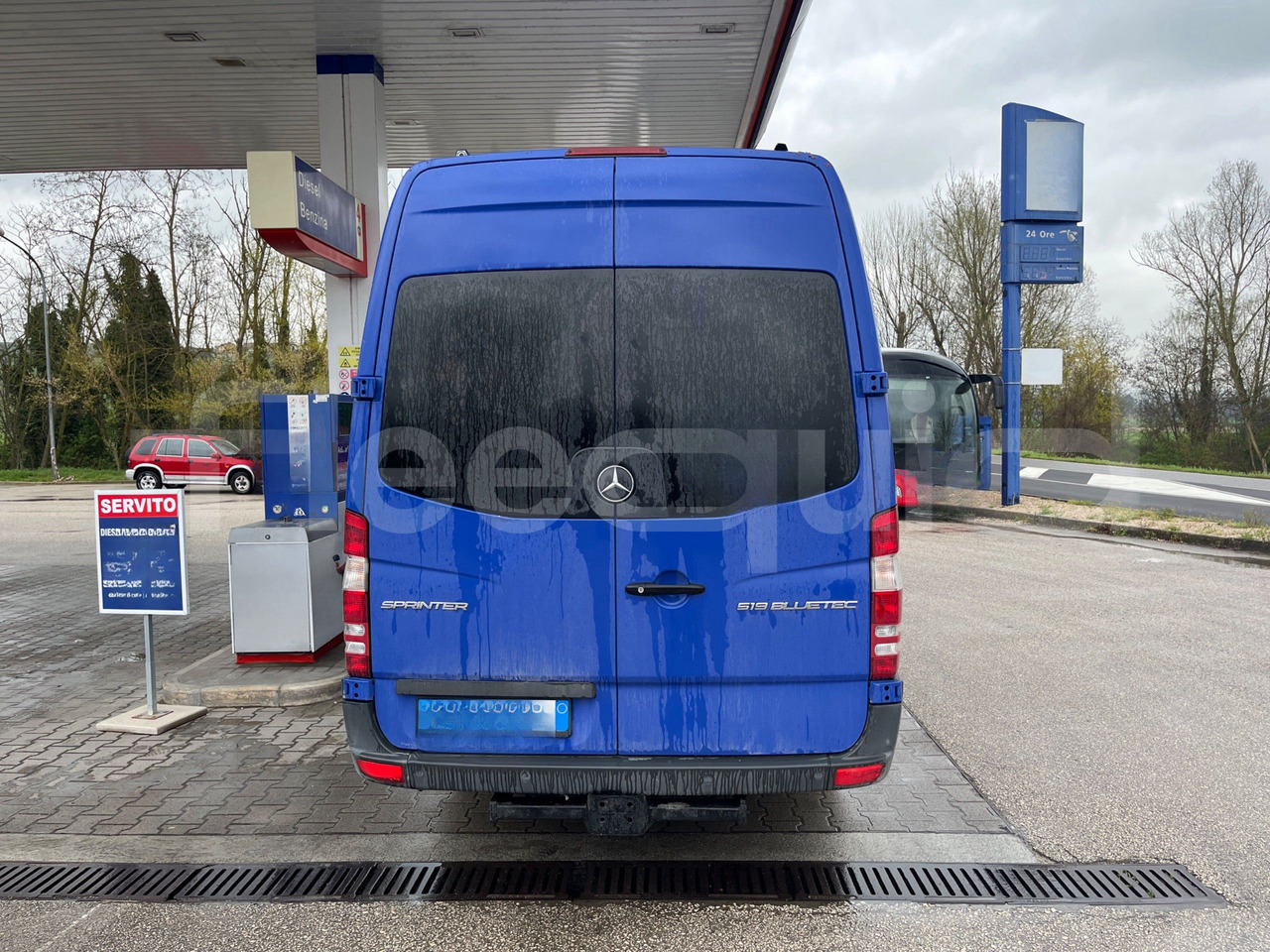Mercedes-Benz Sprinter - Minibusz, Kisbusz: 5 kép. Mercedes-Benz Sprinter - Minibusz, Kisbusz: 5 kép.