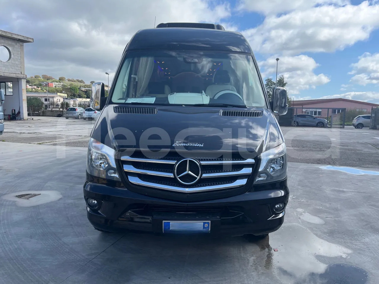 Mercedes-Benz Sprinter - Minibusz, Kisbusz: 2 kép. Mercedes-Benz Sprinter - Minibusz, Kisbusz: 2 kép.
