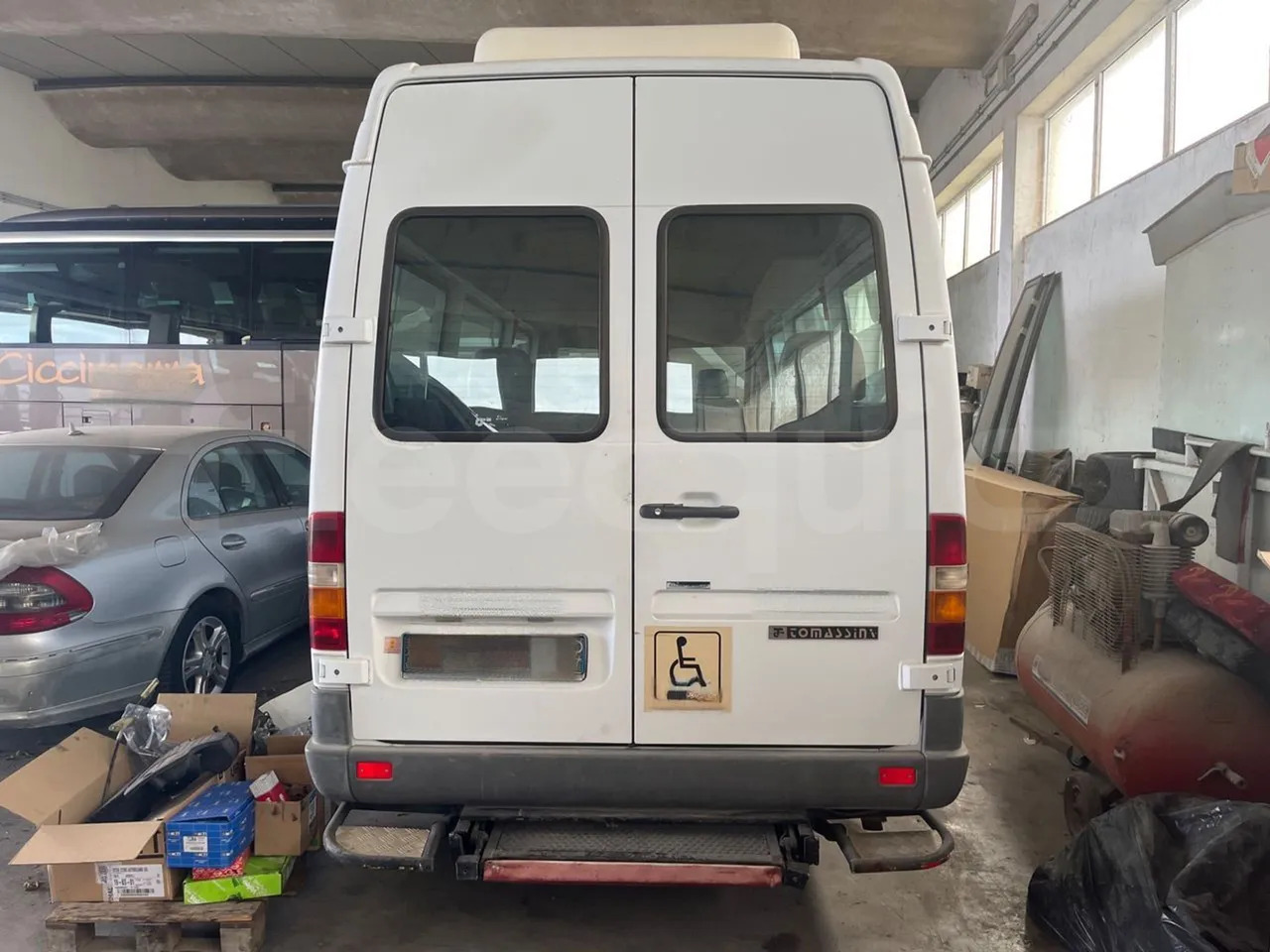Mercedes-Benz Sprinter - Minibusz, Kisbusz: 5 kép. Mercedes-Benz Sprinter - Minibusz, Kisbusz: 5 kép.