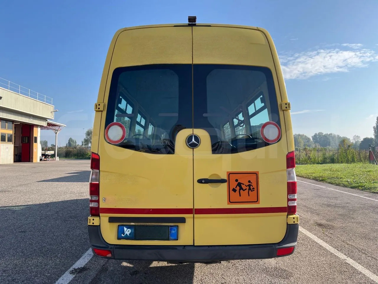 Mercedes-Benz Sprinter - Iskolabusz: 5 kép. Mercedes-Benz Sprinter - Iskolabusz: 5 kép.