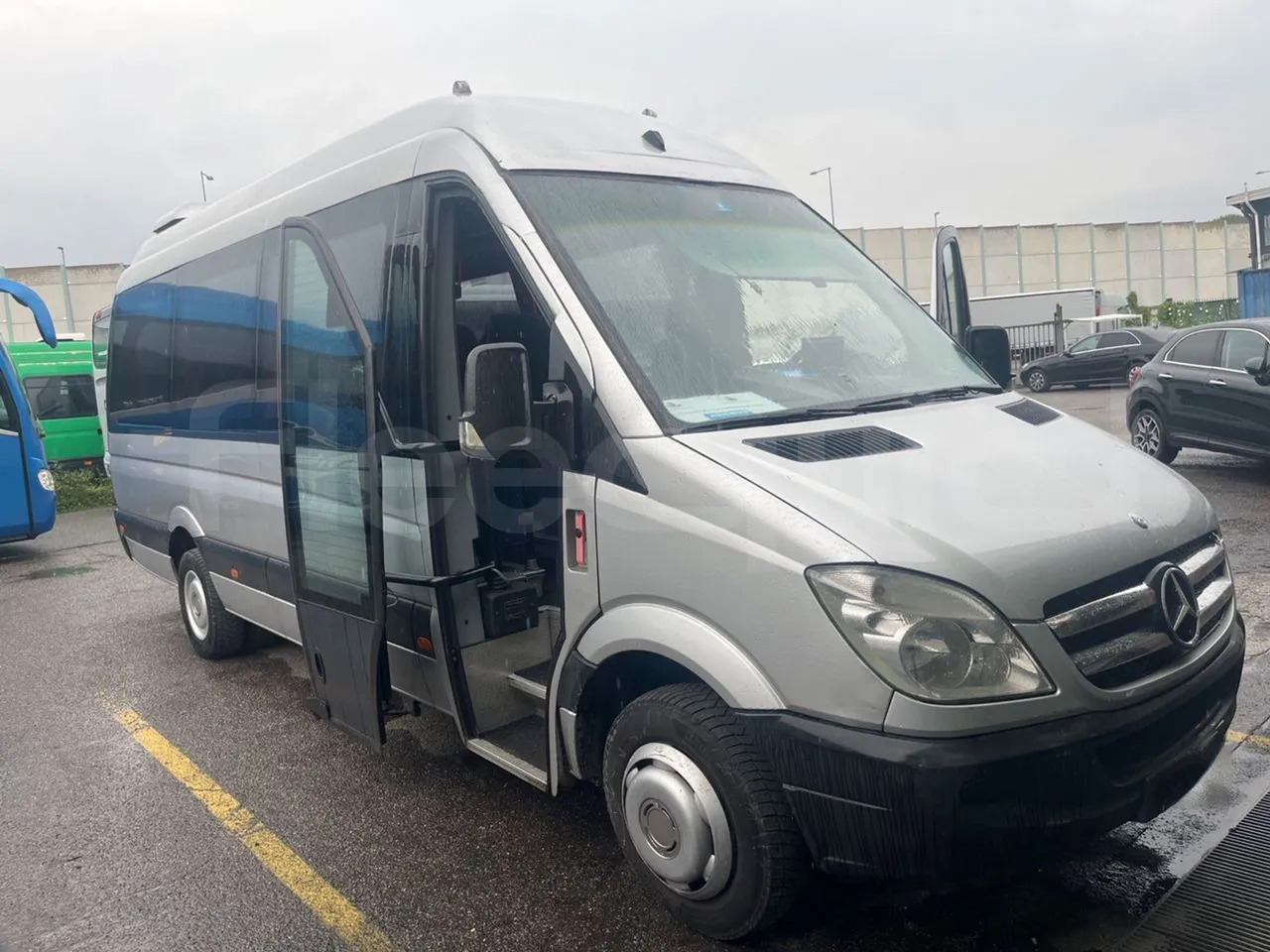 Mercedes-Benz Sprinter - Minibusz, Kisbusz: 1 kép. Mercedes-Benz Sprinter - Minibusz, Kisbusz: 1 kép.