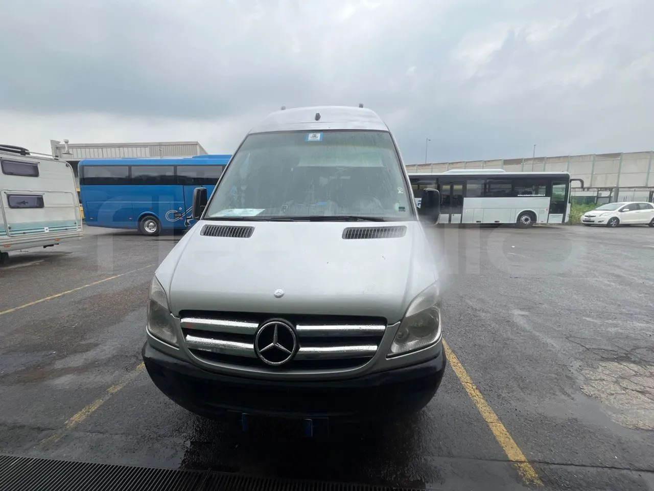 Mercedes-Benz Sprinter - Minibusz, Kisbusz: 2 kép. Mercedes-Benz Sprinter - Minibusz, Kisbusz: 2 kép.