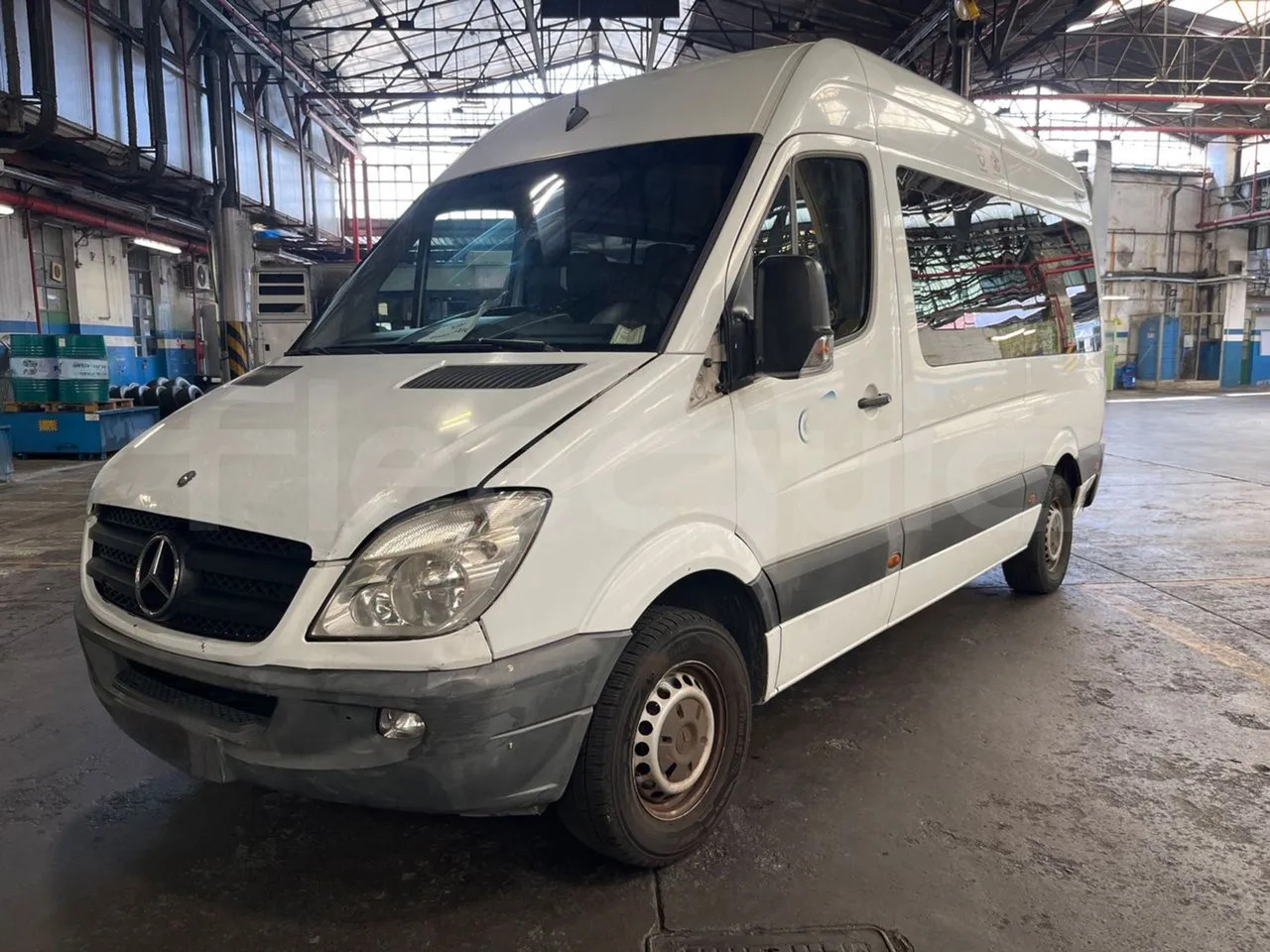 Mercedes-Benz Sprinter - Minibusz, Kisbusz: 4 kép. Mercedes-Benz Sprinter - Minibusz, Kisbusz: 4 kép.