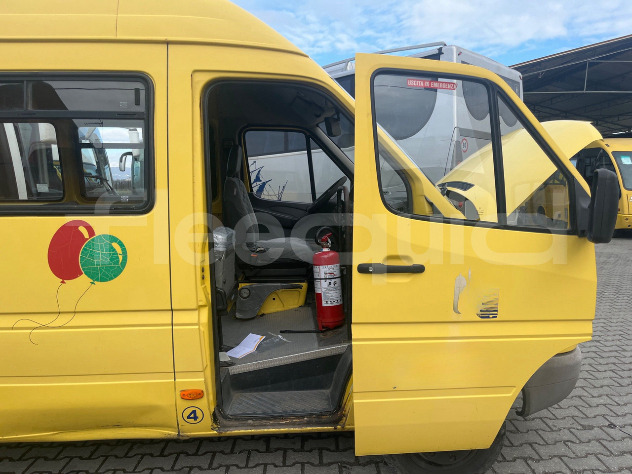 Iskolabusz Mercedes-Benz Sprinter: 10 kép.