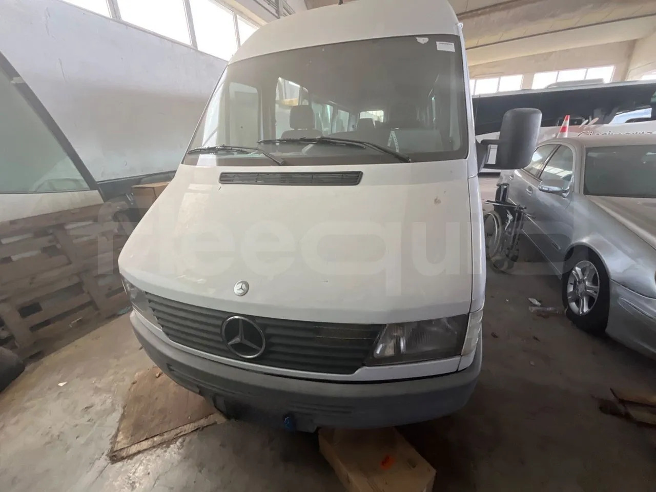 Mercedes-Benz Sprinter - Minibusz, Kisbusz: 2 kép. Mercedes-Benz Sprinter - Minibusz, Kisbusz: 2 kép.