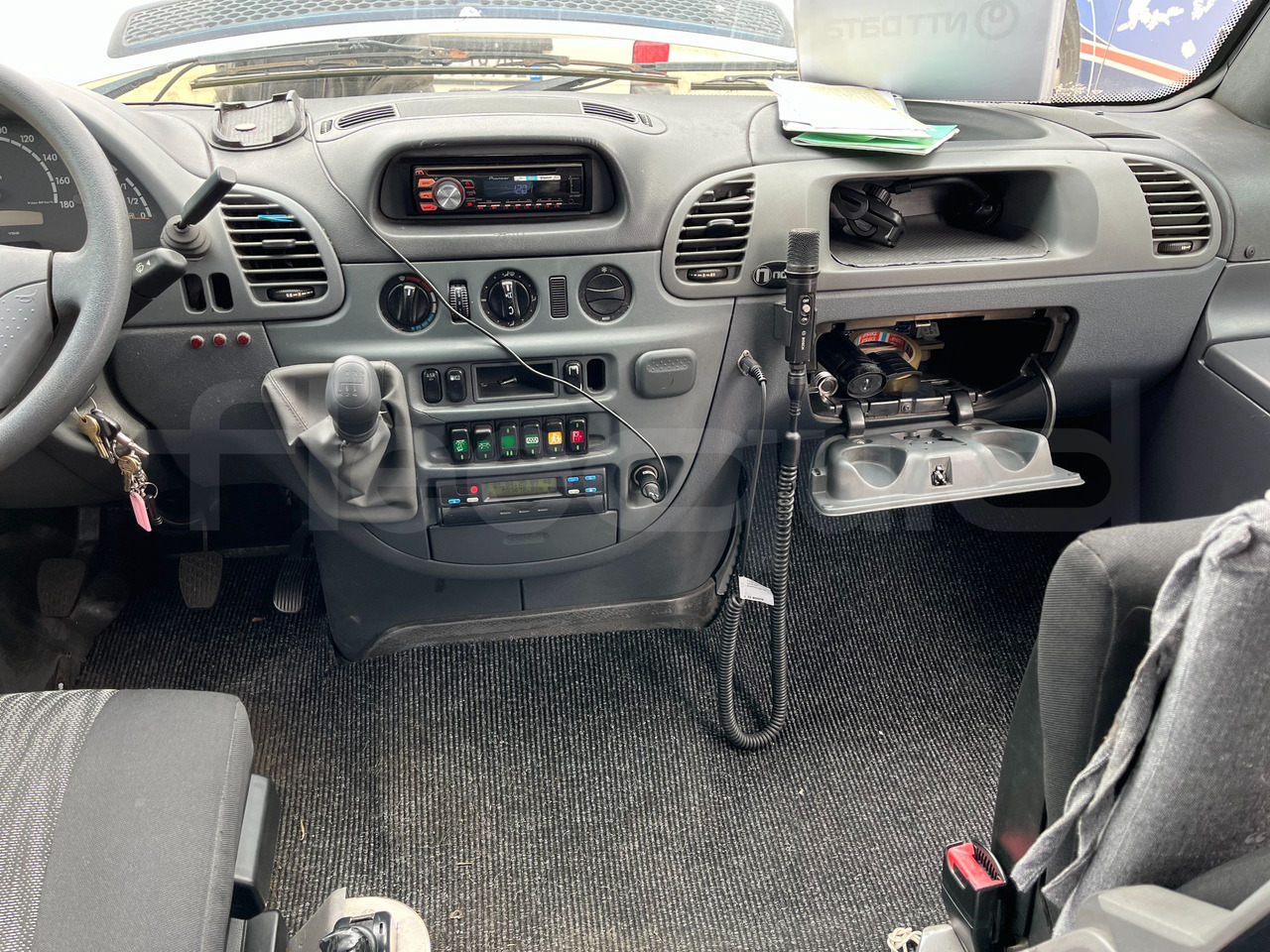 Mercedes-Benz Sprinter - Távolsági busz: 2 kép. Mercedes-Benz Sprinter - Távolsági busz: 2 kép.