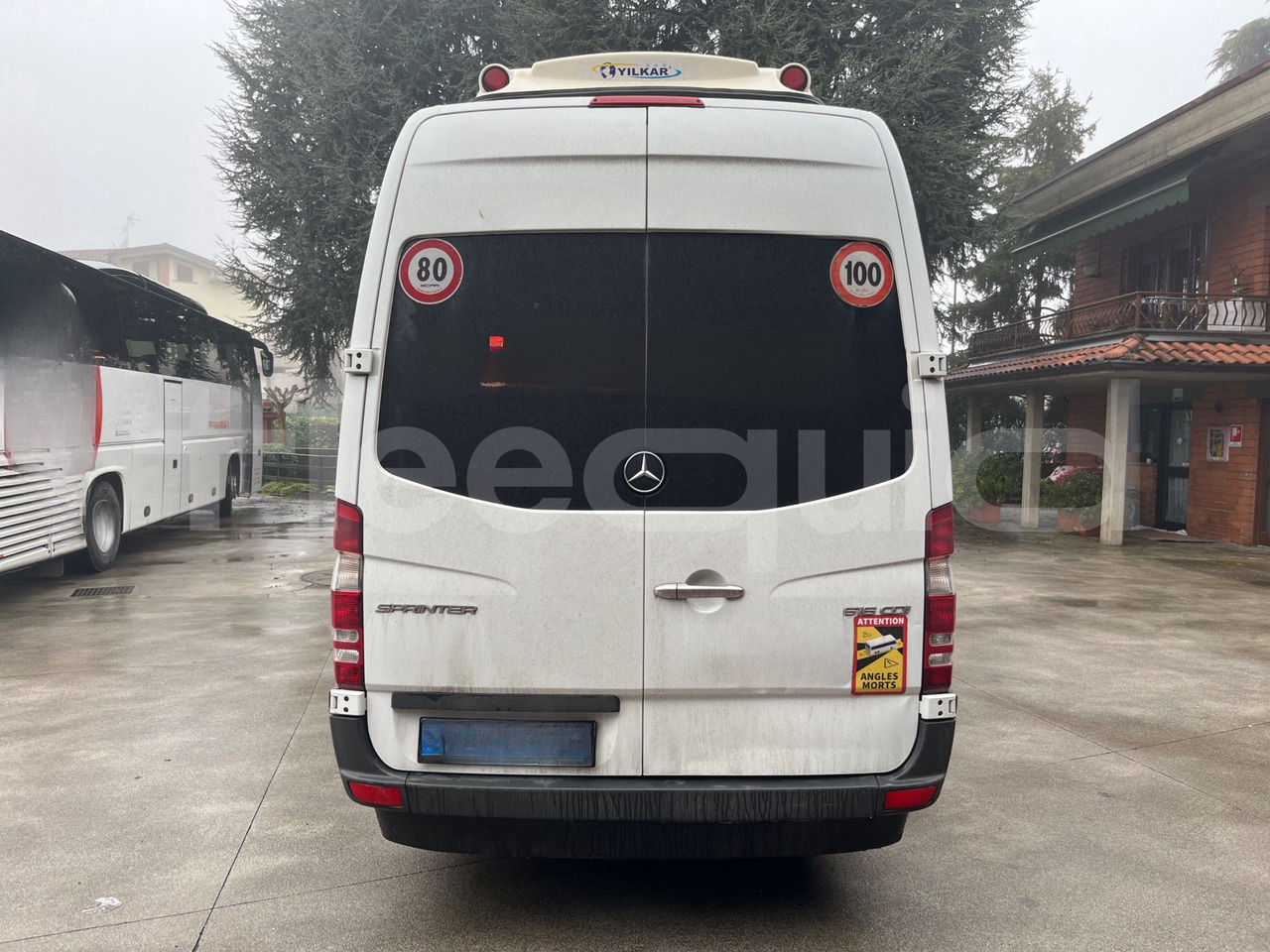 Mercedes-Benz Sprinter - Távolsági busz: 5 kép. Mercedes-Benz Sprinter - Távolsági busz: 5 kép.