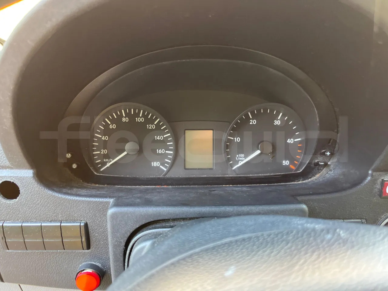 Mercedes-Benz Sprinter - Iskolabusz: 3 kép. Mercedes-Benz Sprinter - Iskolabusz: 3 kép.