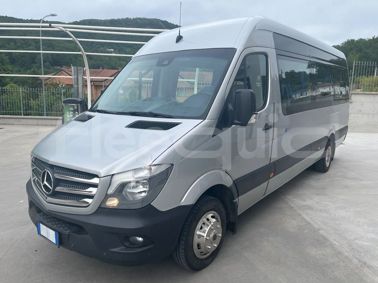 Mercedes-Benz Sprinter - Minibusz, Kisbusz: 4 kép. Mercedes-Benz Sprinter - Minibusz, Kisbusz: 4 kép.