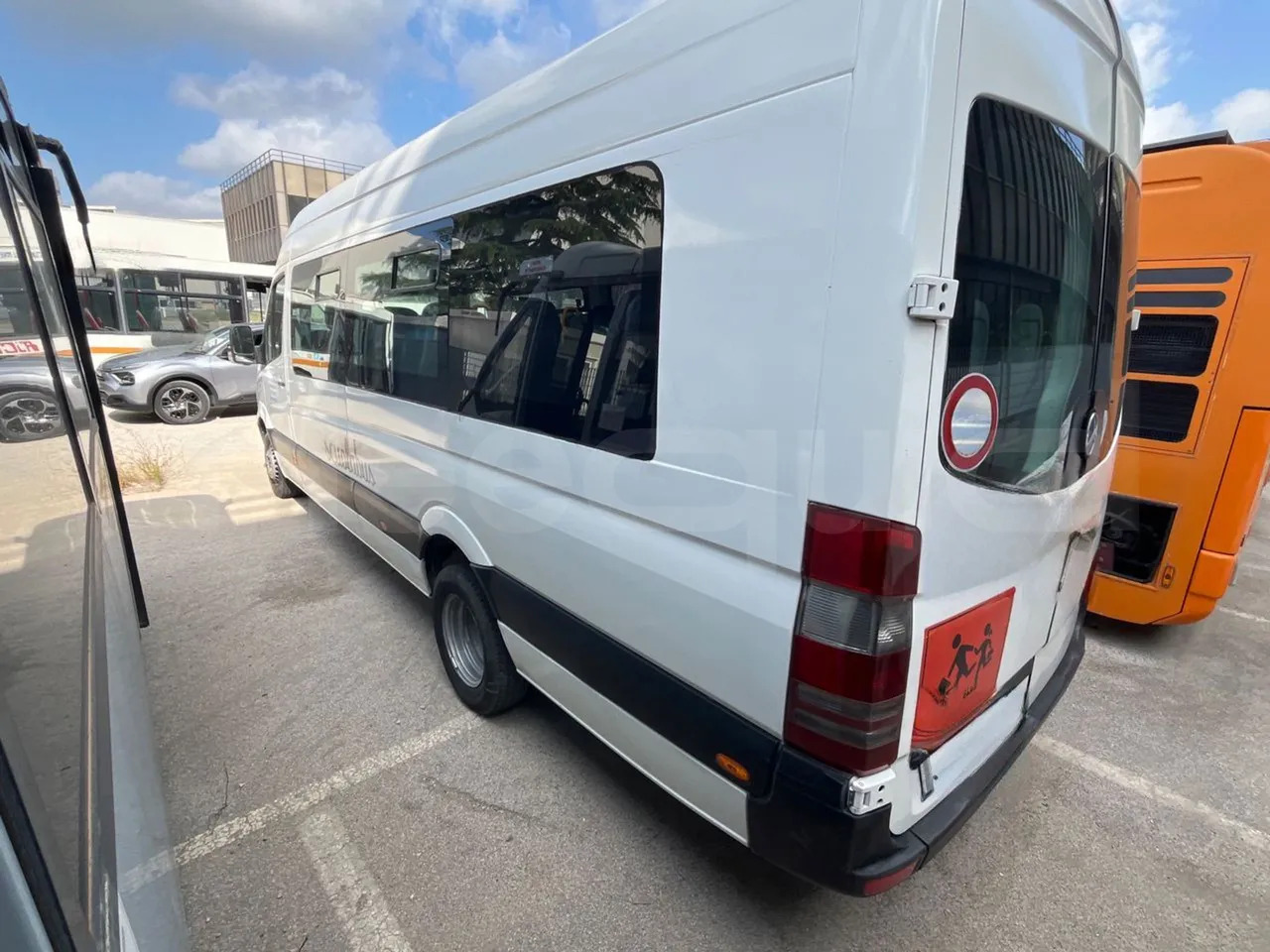 Minibusz, Kisbusz Mercedes-Benz Sprinter: 6 kép.