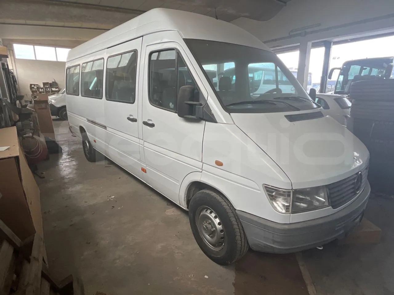 Mercedes-Benz Sprinter - Minibusz, Kisbusz: 1 kép. Mercedes-Benz Sprinter - Minibusz, Kisbusz: 1 kép.