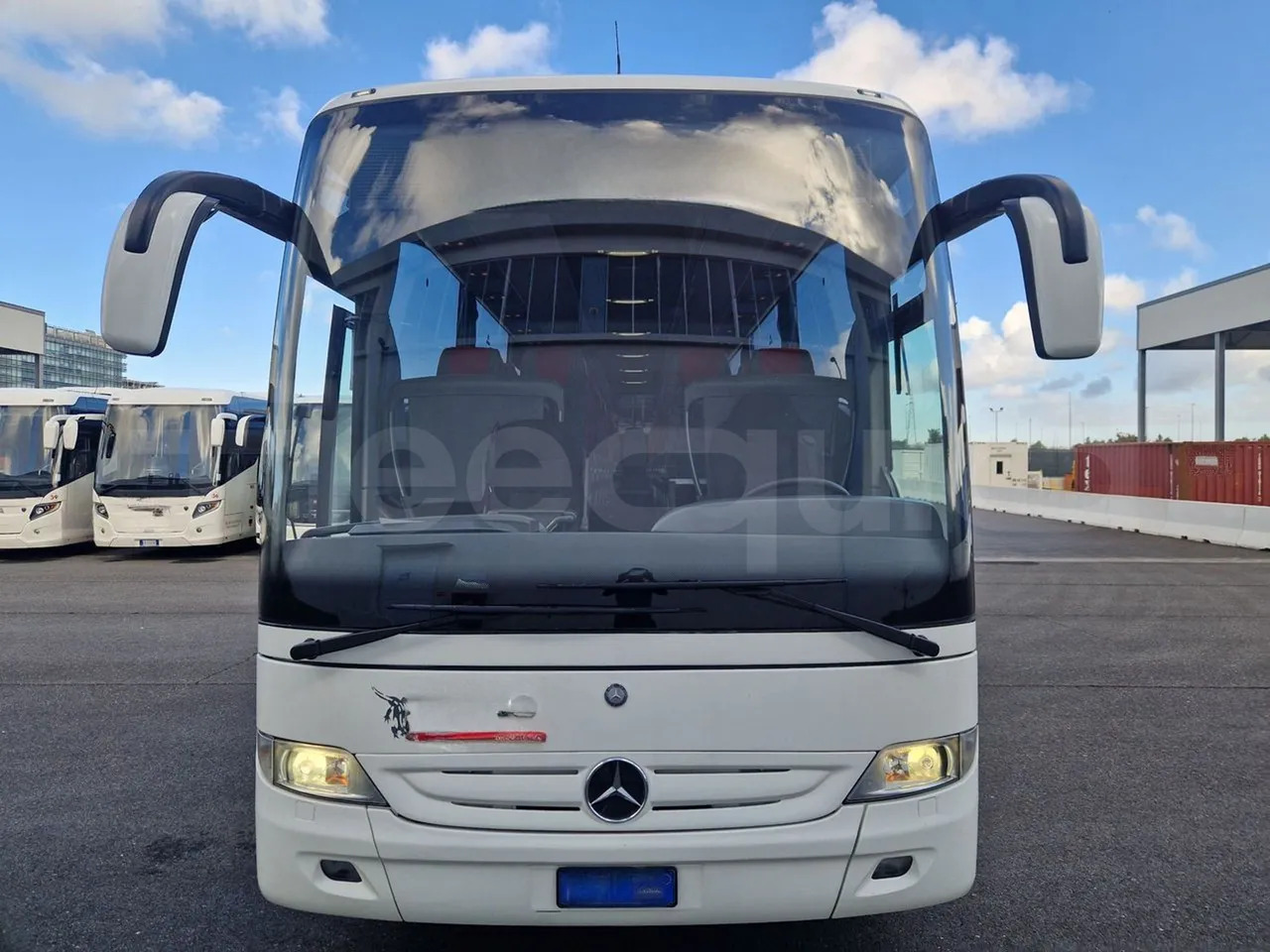 Mercedes-Benz Tourismo - Távolsági busz: 2 kép. Mercedes-Benz Tourismo - Távolsági busz: 2 kép.