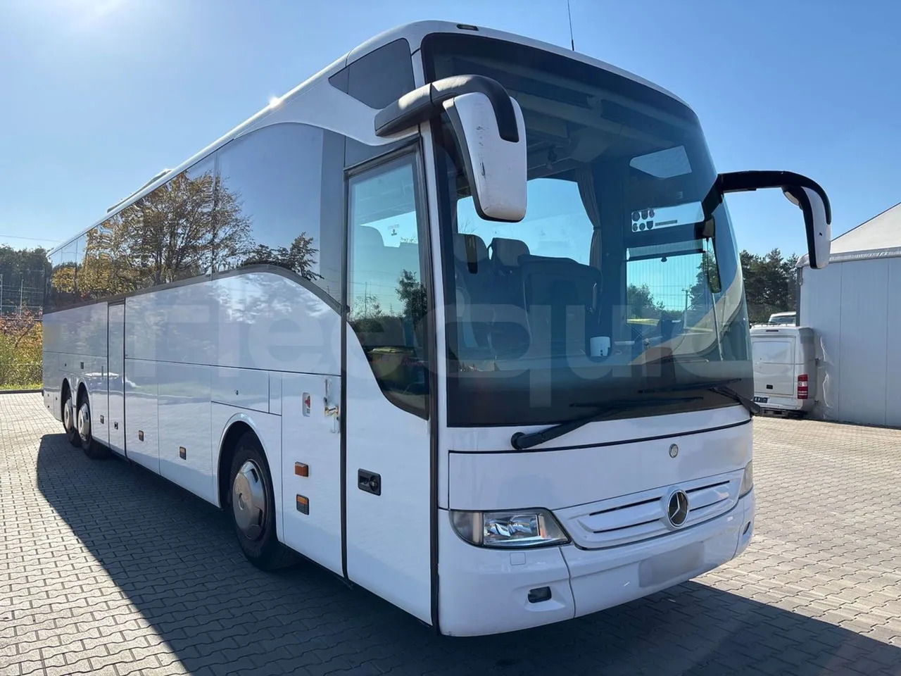 Mercedes-Benz Tourismo - Távolsági busz: 1 kép. Mercedes-Benz Tourismo - Távolsági busz: 1 kép.