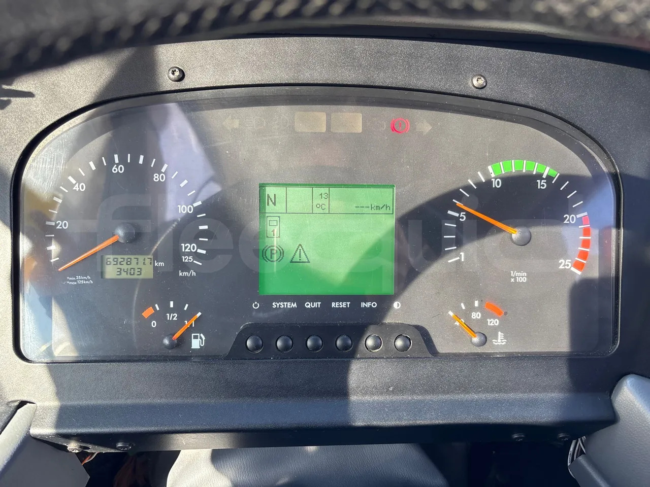 Mercedes-Benz Tourismo - Távolsági busz: 3 kép. Mercedes-Benz Tourismo - Távolsági busz: 3 kép.