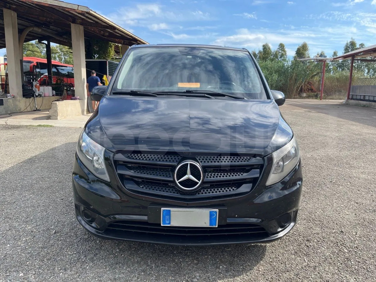 Mercedes-Benz Vito Tourer - Helyközi busz: 2 kép. Mercedes-Benz Vito Tourer - Helyközi busz: 2 kép.