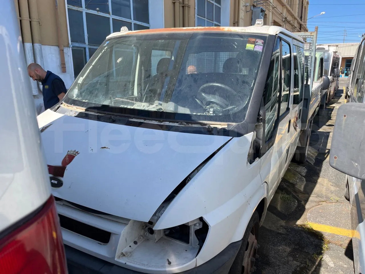 N. 4 Ford Transit - Minibusz, Kisbusz: 2 kép. N. 4 Ford Transit - Minibusz, Kisbusz: 2 kép.
