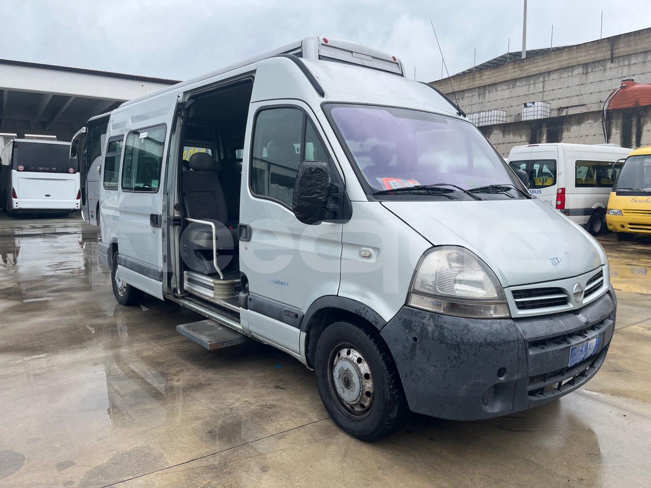 Nissan Interstar - Minibusz, Kisbusz: 1 kép. Nissan Interstar - Minibusz, Kisbusz: 1 kép.