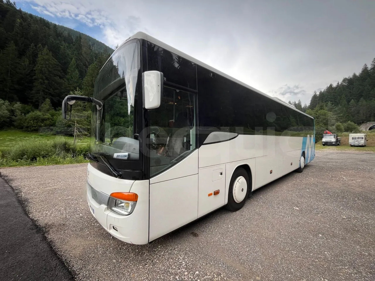 Setra S415 - Távolsági busz: 4 kép. Setra S415 - Távolsági busz: 4 kép.