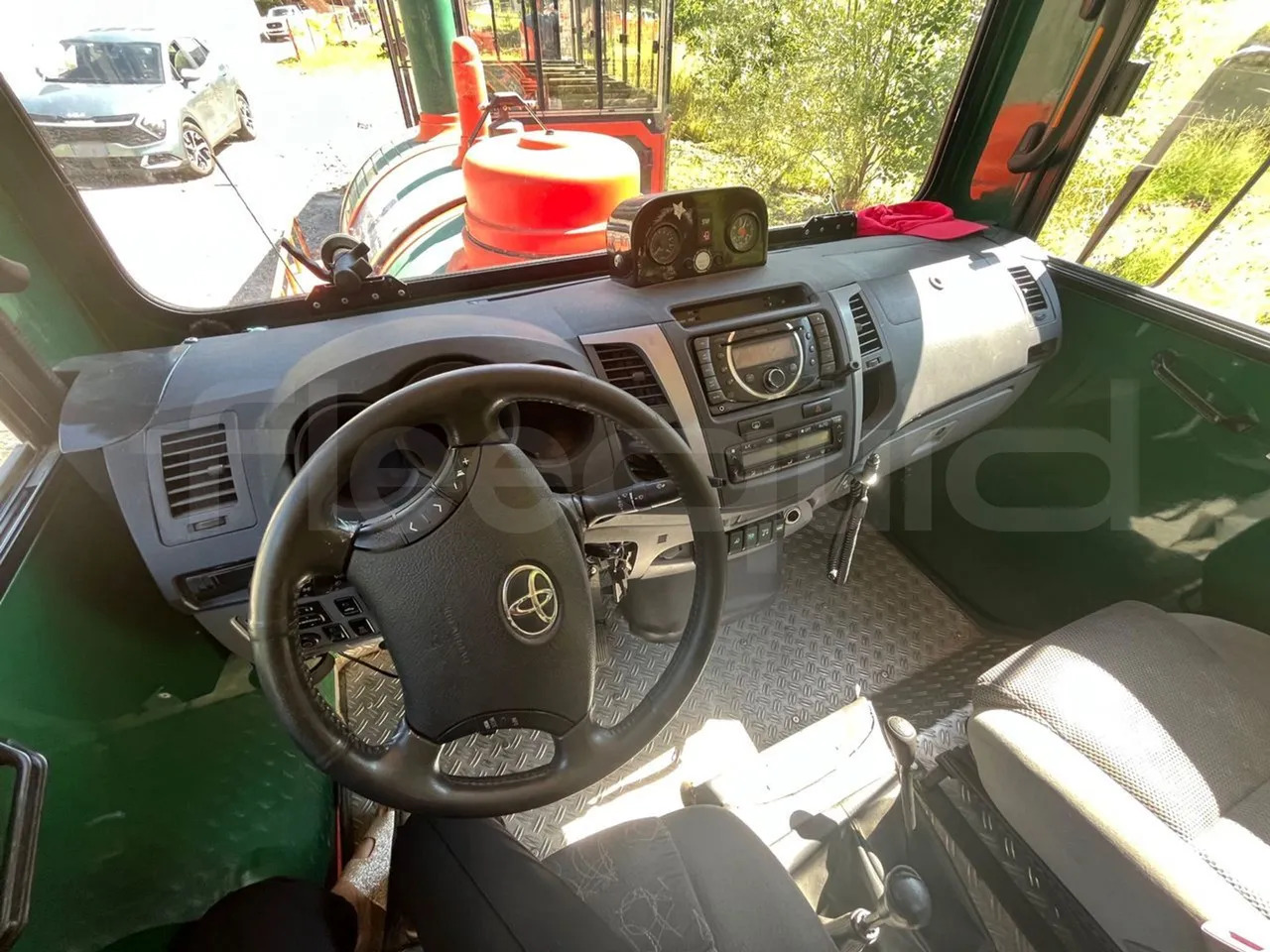 Toyota Road Trains - Távolsági busz: 5 kép. Toyota Road Trains - Távolsági busz: 5 kép.
