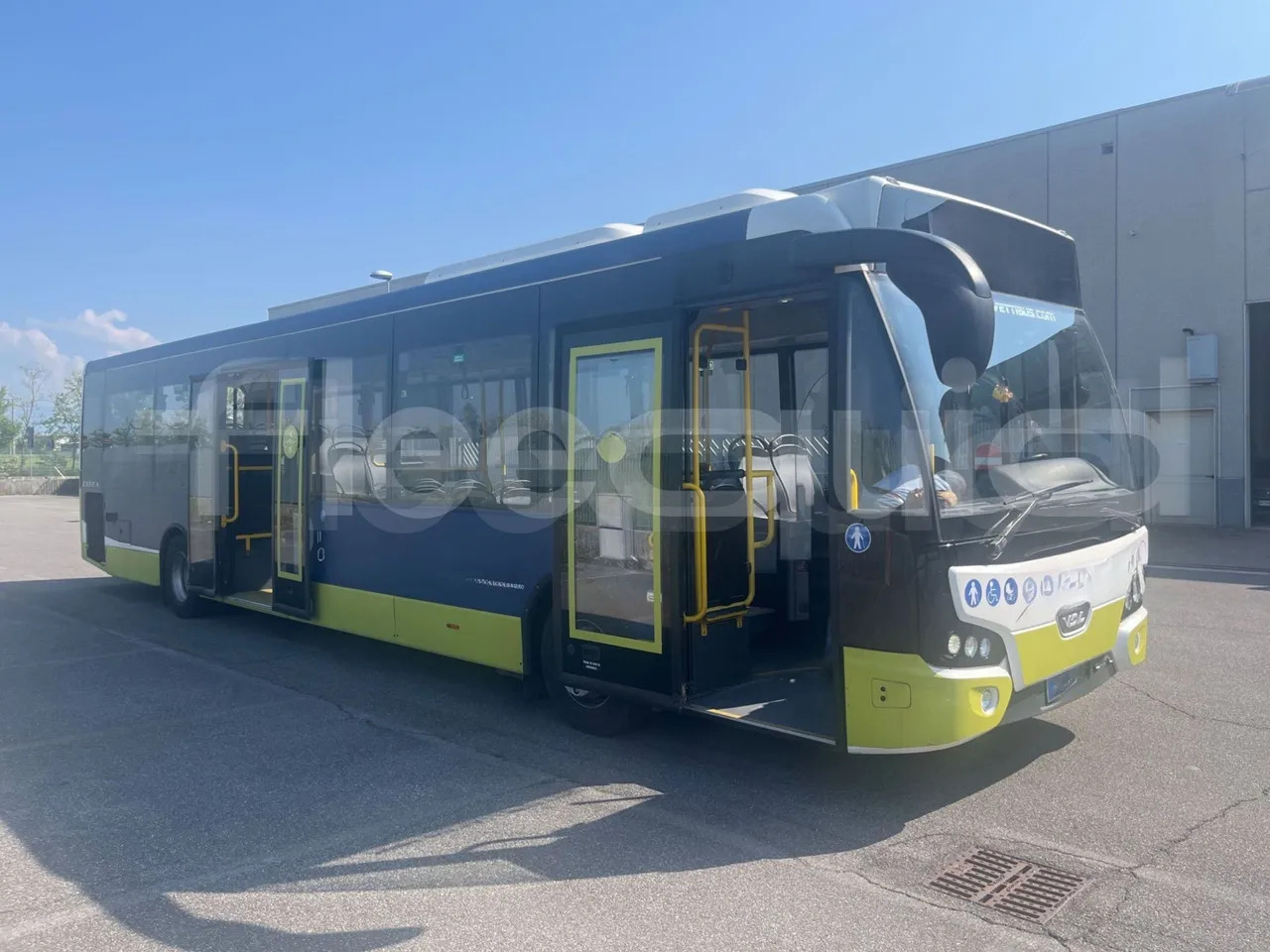 VDL Bus & Coach Citea LLE-120/255 - Városi busz: 1 kép. VDL Bus & Coach Citea LLE-120/255 - Városi busz: 1 kép.