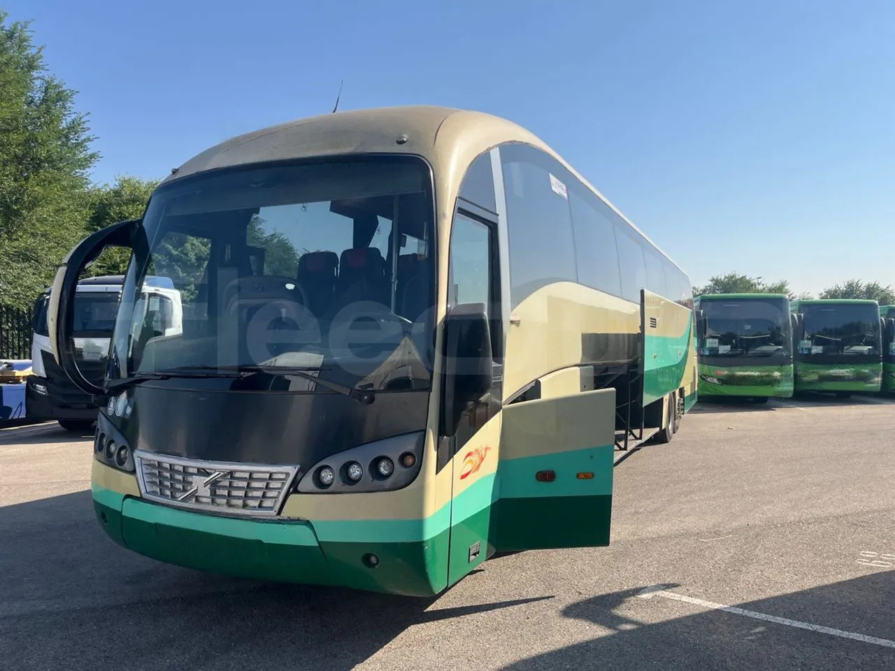 Volvo B12B - Távolsági busz: 4 kép. Volvo B12B - Távolsági busz: 4 kép.