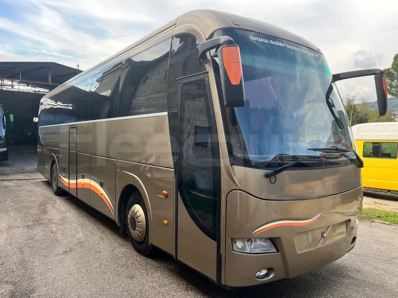 Volvo Barbi Genesis - Távolsági busz: 1 kép. Volvo Barbi Genesis - Távolsági busz: 1 kép.