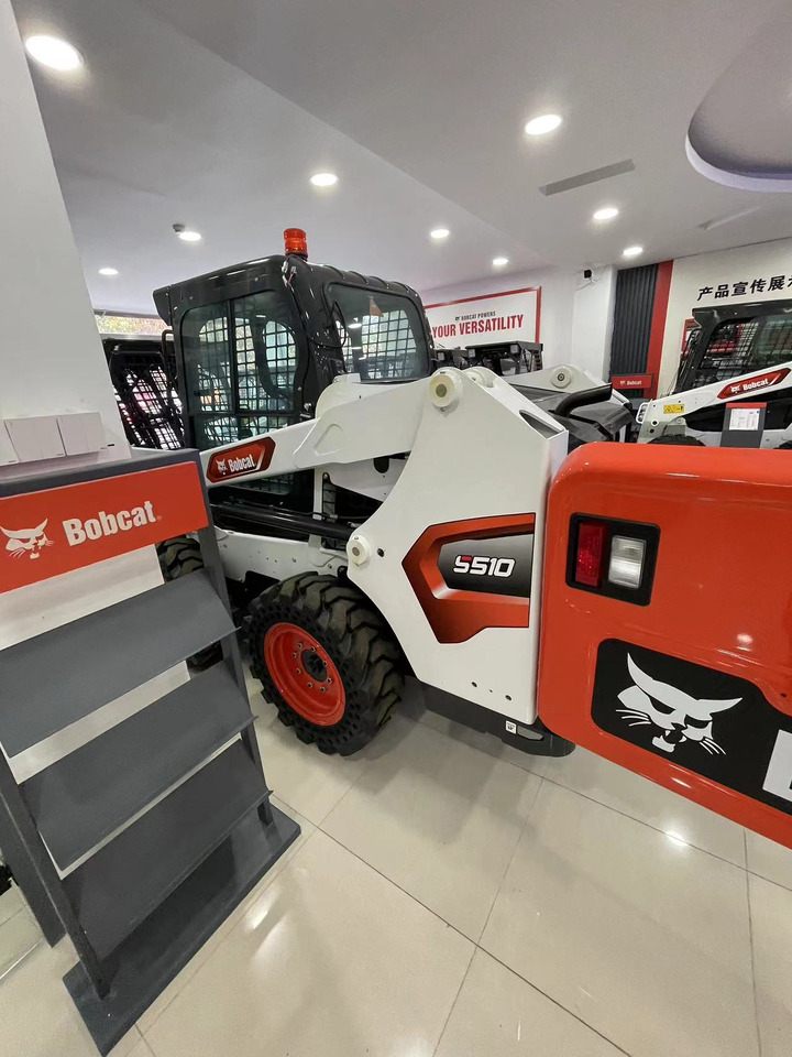 BOBCAT S510-C4 - Mini homlokrakodó: 1 kép. BOBCAT S510-C4 - Mini homlokrakodó: 1 kép.