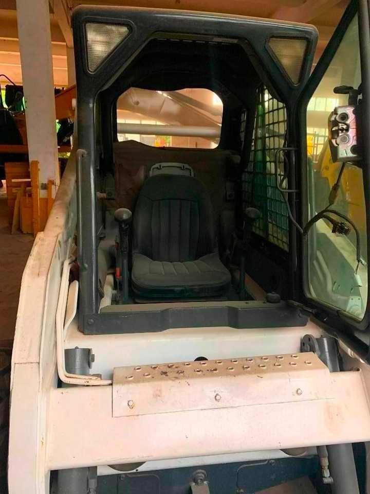 Bobcat S 185 - Mini homlokrakodó: 5 kép. Bobcat S 185 - Mini homlokrakodó: 5 kép.