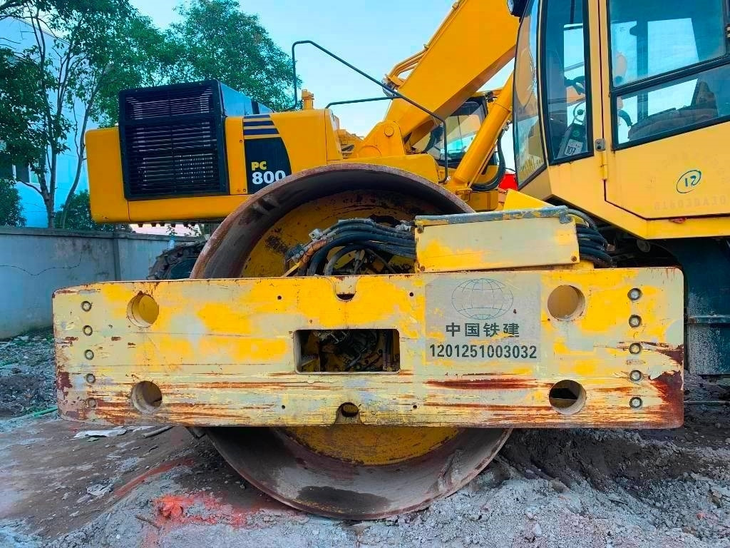 Bomag BW 225 D-3 - Úthenger: 3 kép. Bomag BW 225 D-3 - Úthenger: 3 kép.