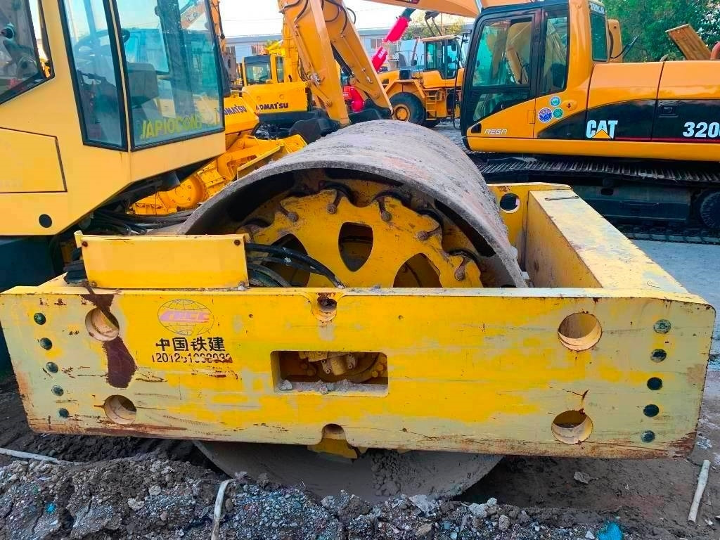 Bomag BW 225 D-3 - Úthenger: 5 kép. Bomag BW 225 D-3 - Úthenger: 5 kép.