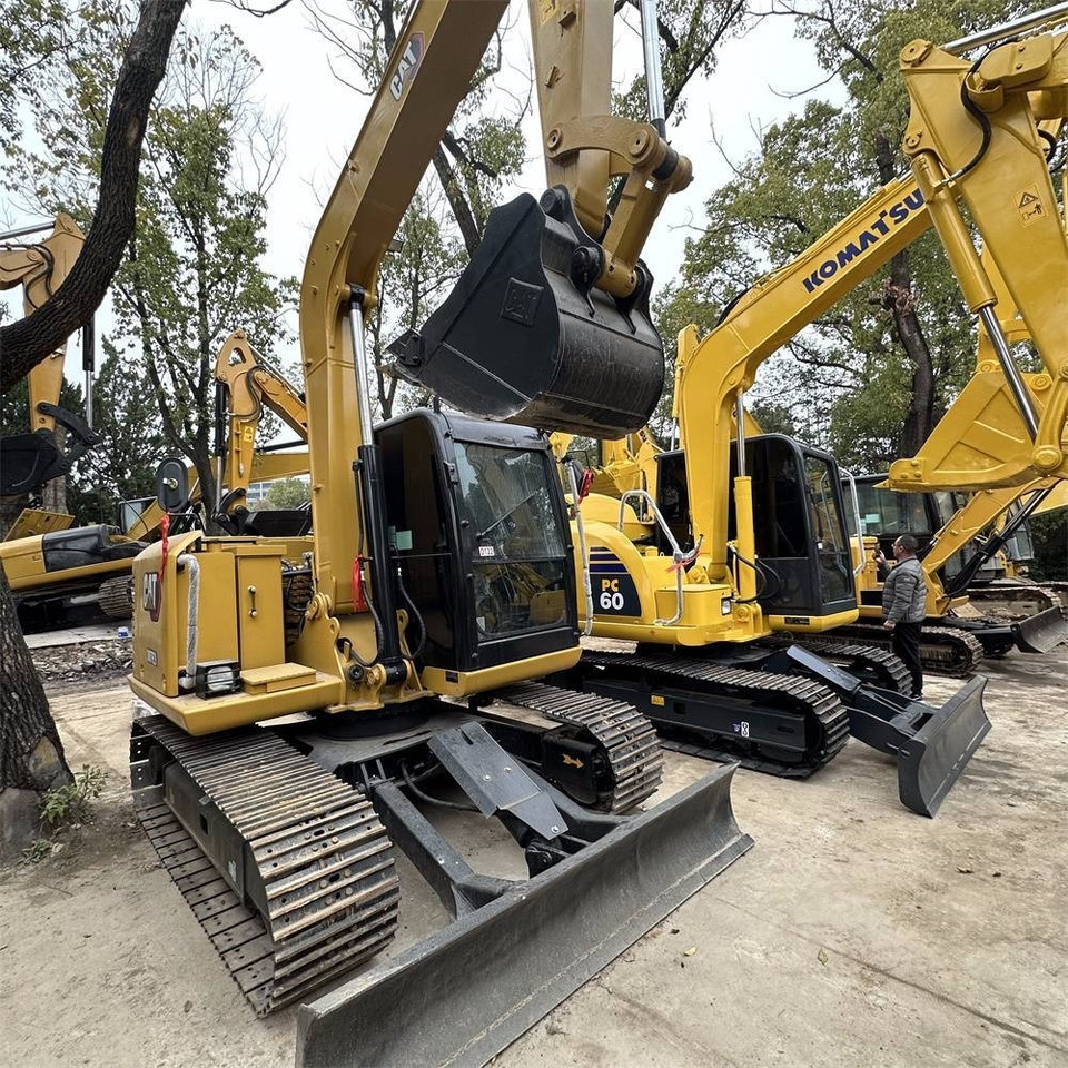 CAT 307E2 - Lánctalpas kotró: 1 kép. CAT 307E2 - Lánctalpas kotró: 1 kép.