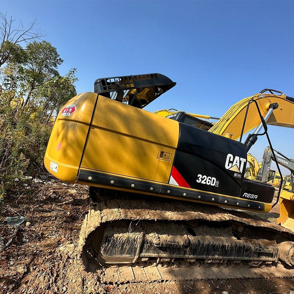 CAT 326D - Lánctalpas kotró: 4 kép. CAT 326D - Lánctalpas kotró: 4 kép.
