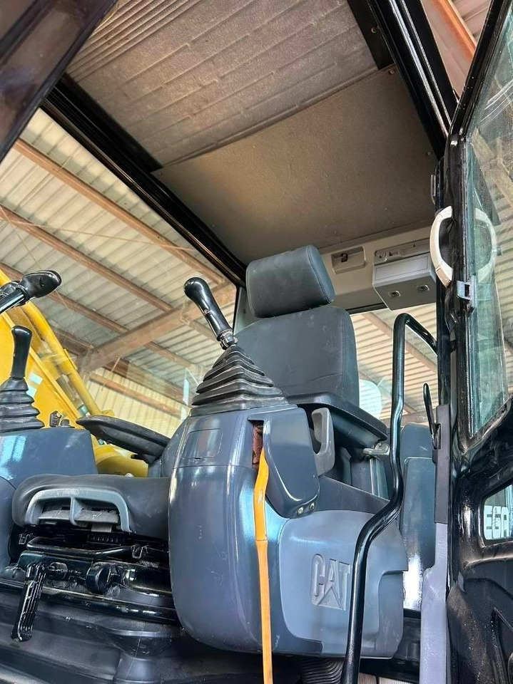 Lánctalpas kotró CAT 329 D: 9 kép.