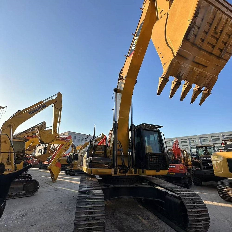 Lánctalpas kotró CAT 329 D: 18 kép.
