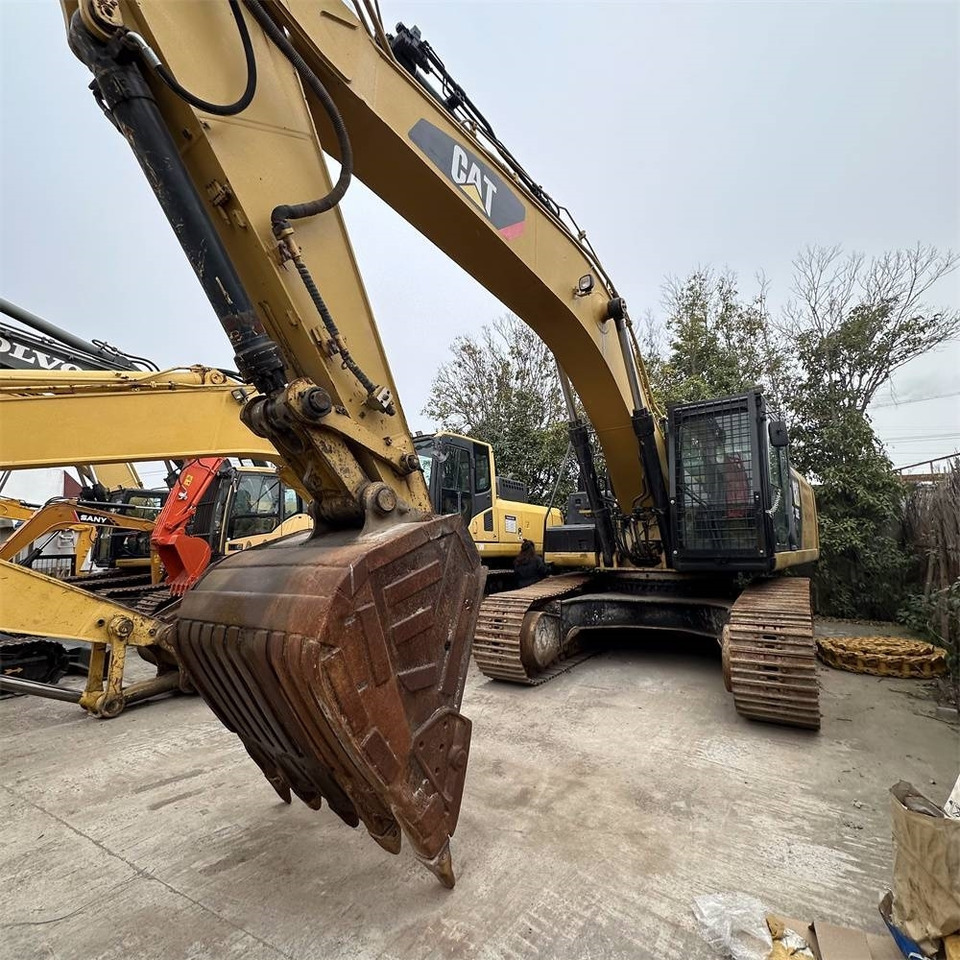 CAT 336 E - Lánctalpas kotró: 2 kép. CAT 336 E - Lánctalpas kotró: 2 kép.