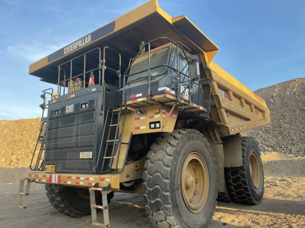 CAT 777e - Bánya teherautó: 1 kép. CAT 777e - Bánya teherautó: 1 kép.