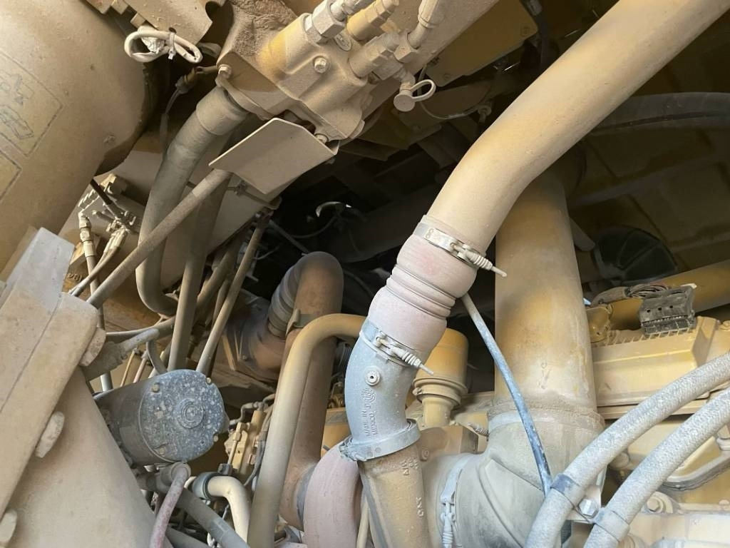 CAT 777e - Bánya teherautó: 4 kép. CAT 777e - Bánya teherautó: 4 kép.