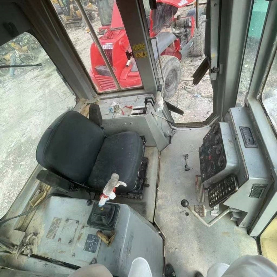 CAT D 6 G - Buldózer: 4 kép. CAT D 6 G - Buldózer: 4 kép.